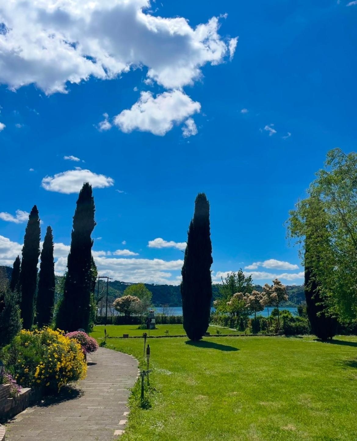 Agriturismo Le Grotte نيمْيِ المظهر الخارجي الصورة