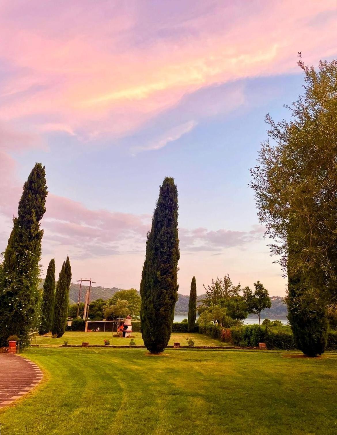 Agriturismo Le Grotte نيمْيِ المظهر الخارجي الصورة
